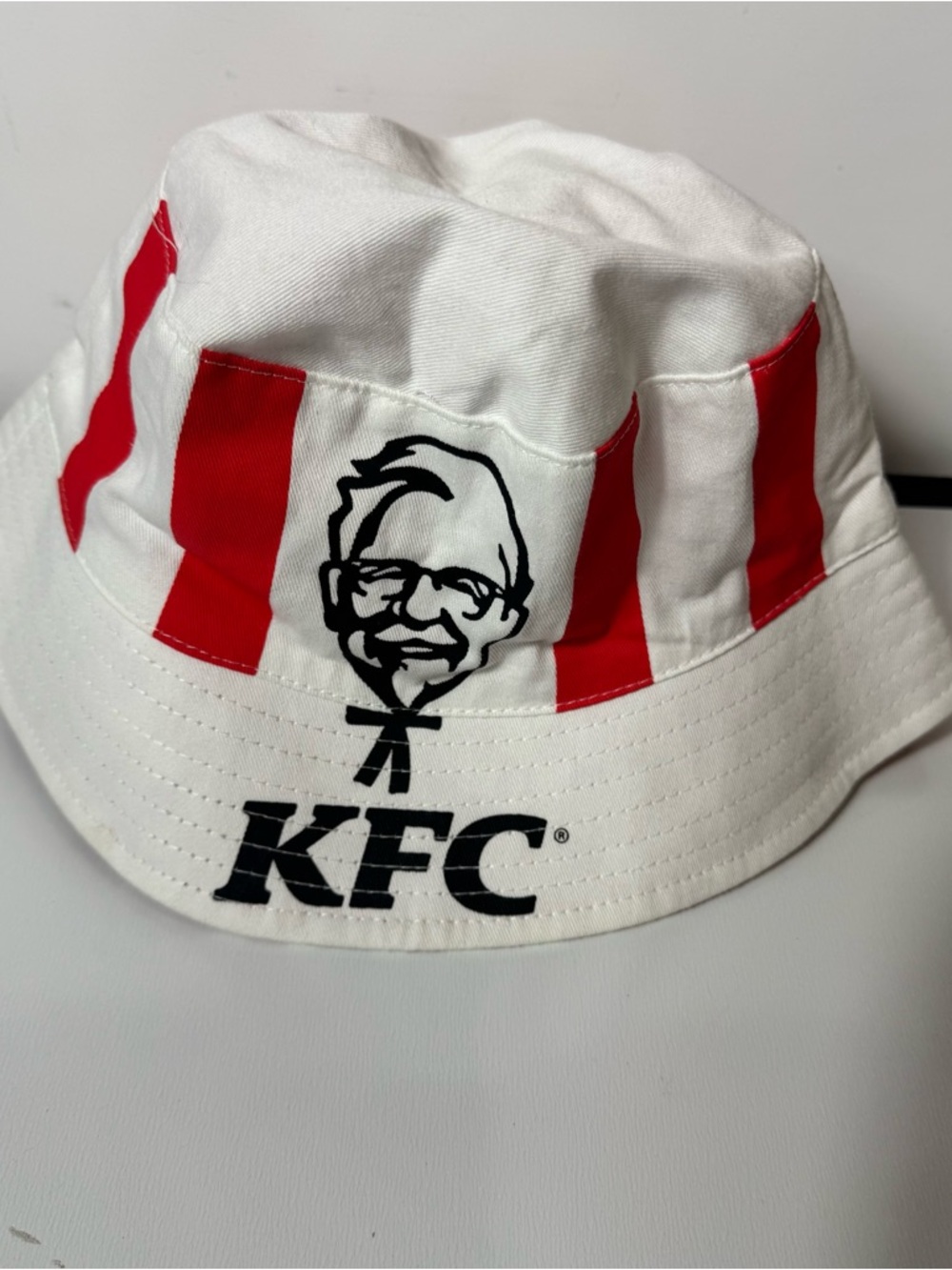 KFC x Boxlunch Fried Chicken Reversible Bucket Hat Exclusive Limited Edition OS